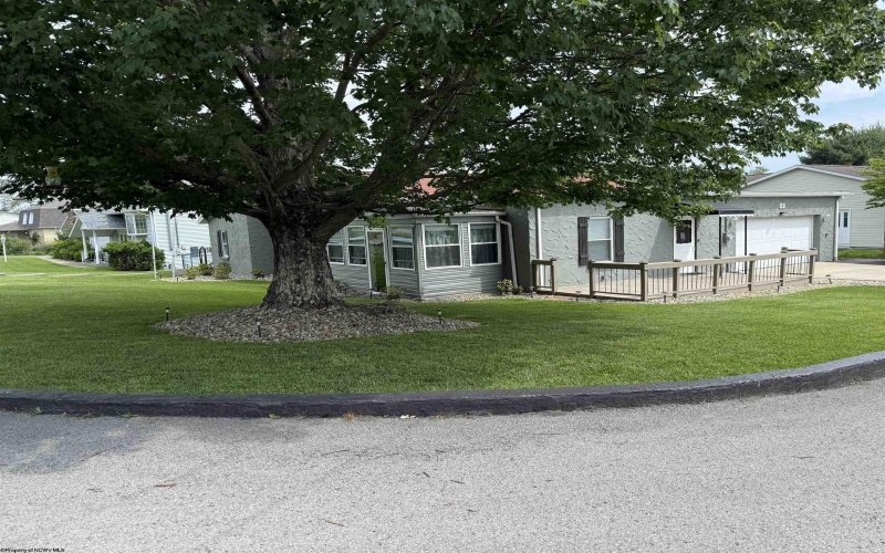 28 Fairway Lane, Fairmont, West Virginia 26554, 3 Bedrooms Bedrooms, 10 Rooms Rooms,2 BathroomsBathrooms,Single Family Detached,For Sale,Fairway,10159906
