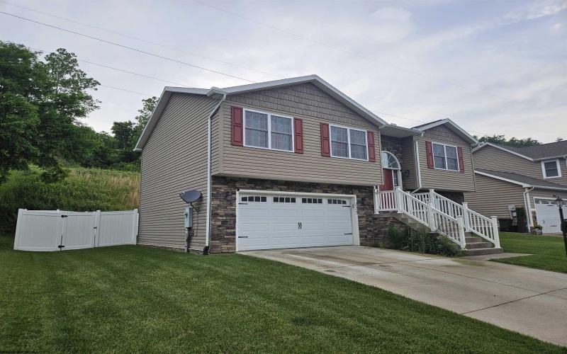 115 Summits Ridge Drive, Morgantown, West Virginia 26508, 3 Bedrooms Bedrooms, 6 Rooms Rooms,2 BathroomsBathrooms,Single Family Detached,For Sale,Summits Ridge,10159912