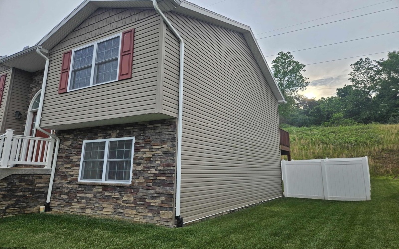 115 Summits Ridge Drive, Morgantown, West Virginia 26508, 3 Bedrooms Bedrooms, 6 Rooms Rooms,2 BathroomsBathrooms,Single Family Detached,For Sale,Summits Ridge,10159912