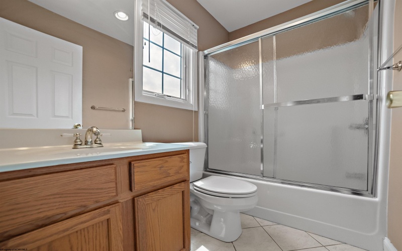25 Ocean View Drive, Morgantown, West Virginia 26505, 3 Bedrooms Bedrooms, 5 Rooms Rooms,2 BathroomsBathrooms,Single Family Attached,For Sale,Ocean View,10159907