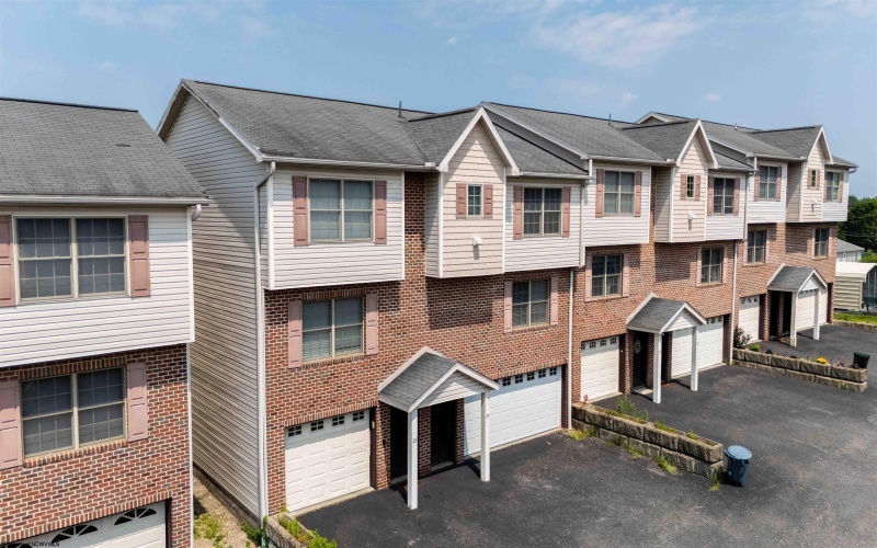 25 Ocean View Drive, Morgantown, West Virginia 26505, 3 Bedrooms Bedrooms, 5 Rooms Rooms,2 BathroomsBathrooms,Single Family Attached,For Sale,Ocean View,10159907