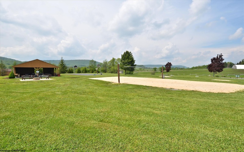 26 Deerfield Court, Davis, West Virginia 26260, 2 Bedrooms Bedrooms, 5 Rooms Rooms,2 BathroomsBathrooms,Single Family Attached,For Sale,Deerfield,10159914