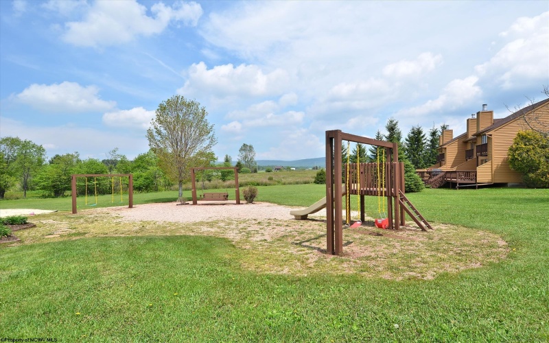 26 Deerfield Court, Davis, West Virginia 26260, 2 Bedrooms Bedrooms, 5 Rooms Rooms,2 BathroomsBathrooms,Single Family Attached,For Sale,Deerfield,10159914