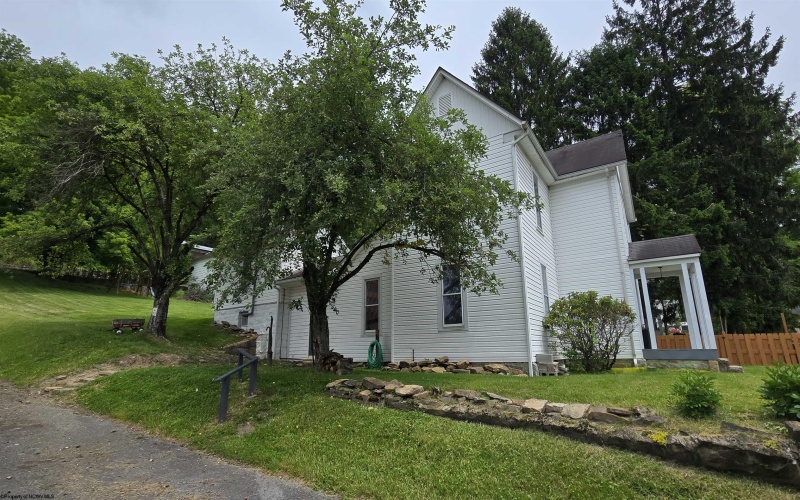 92 High Street, Philippi, West Virginia 26416-1115, 3 Bedrooms Bedrooms, 10 Rooms Rooms,2 BathroomsBathrooms,Single Family Detached,For Sale,High,10159918