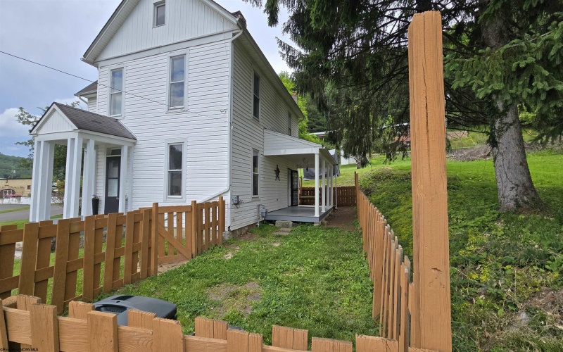 92 High Street, Philippi, West Virginia 26416-1115, 3 Bedrooms Bedrooms, 10 Rooms Rooms,2 BathroomsBathrooms,Single Family Detached,For Sale,High,10159918