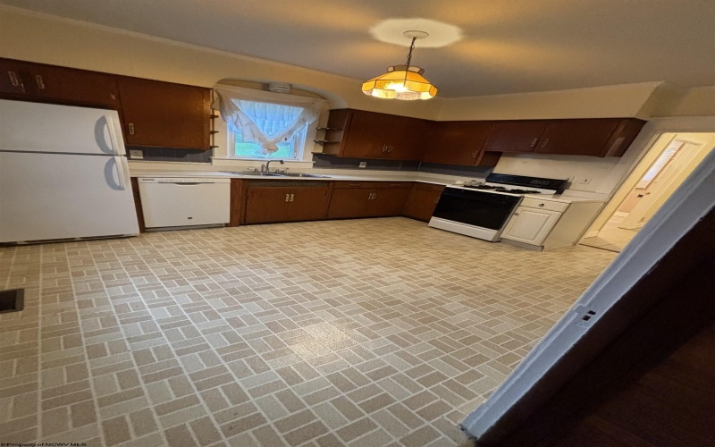 109 Brown Street, Clarksburg, West Virginia 26301, 3 Bedrooms Bedrooms, 6 Rooms Rooms,1 BathroomBathrooms,Single Family Detached,For Sale,Brown,10159931