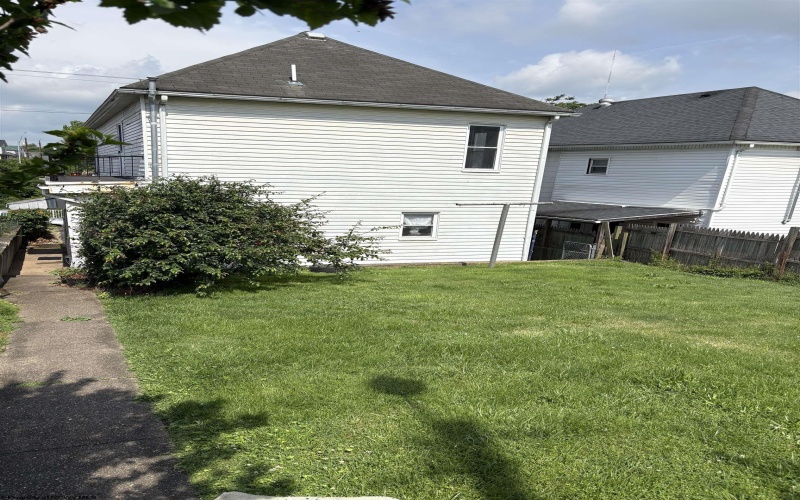 109 Brown Street, Clarksburg, West Virginia 26301, 3 Bedrooms Bedrooms, 6 Rooms Rooms,1 BathroomBathrooms,Single Family Detached,For Sale,Brown,10159931