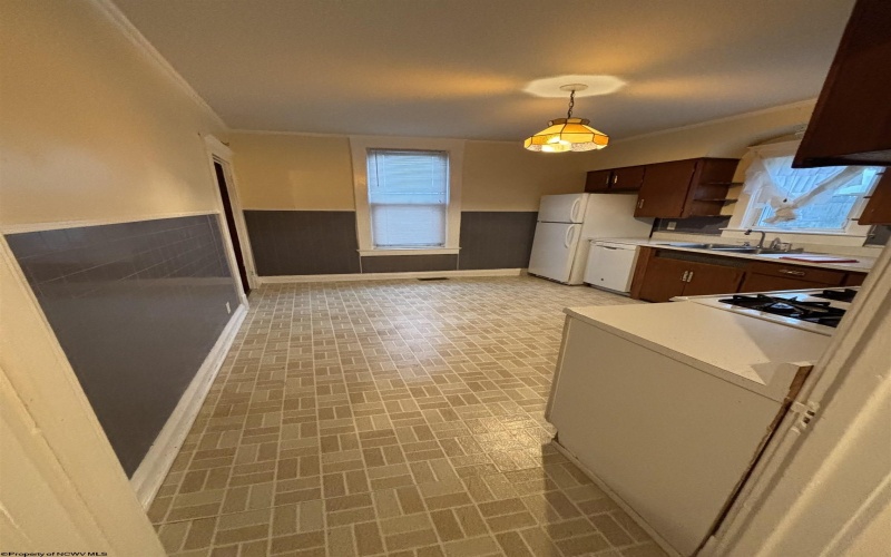 109 Brown Street, Clarksburg, West Virginia 26301, 3 Bedrooms Bedrooms, 6 Rooms Rooms,1 BathroomBathrooms,Single Family Detached,For Sale,Brown,10159931