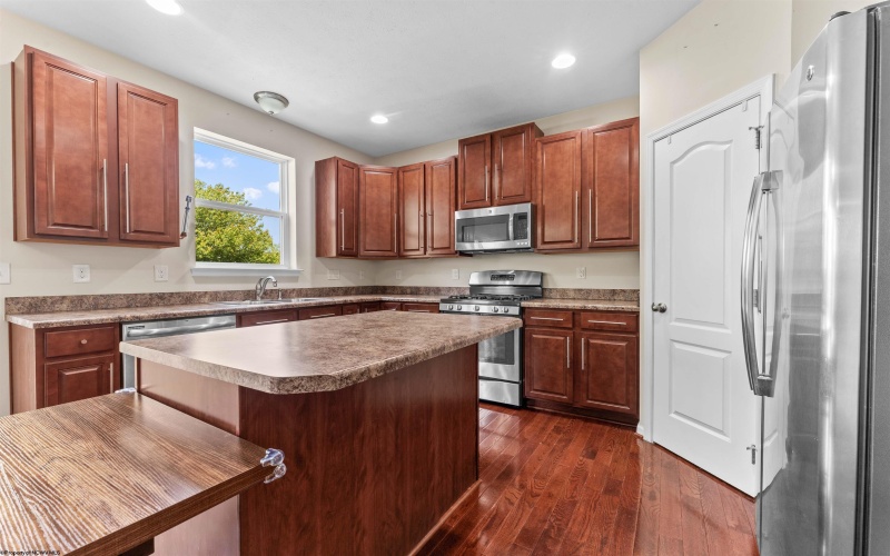 8 Summers Ridge Road, Morgantown, West Virginia 26508, 4 Bedrooms Bedrooms, 11 Rooms Rooms,3 BathroomsBathrooms,Single Family Detached,For Sale,Summers Ridge,10159925