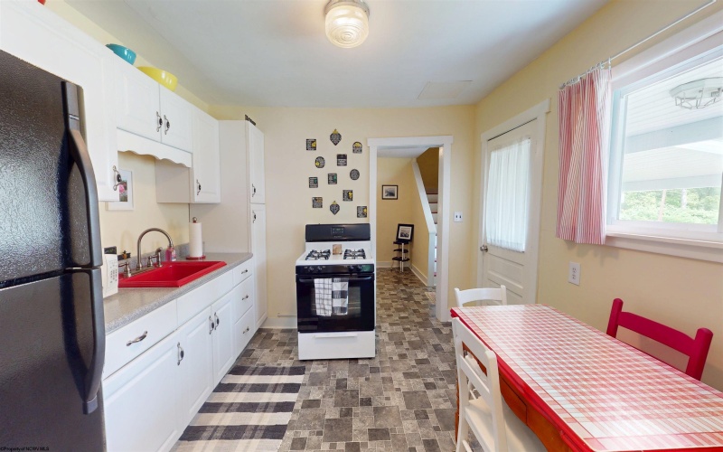 60 SIDETRACK Road, Flemington, West Virginia 26424, ,Multi-unit/income,For Sale,SIDETRACK,10159937