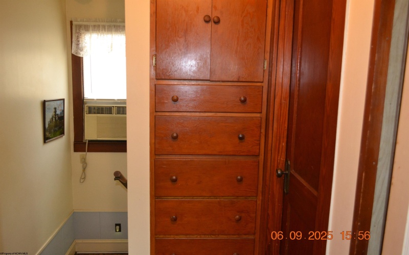 567 Center Avenue, Weston, West Virginia 26452, 4 Bedrooms Bedrooms, 8 Rooms Rooms,1 BathroomBathrooms,Single Family Detached,For Sale,Center,10159938
