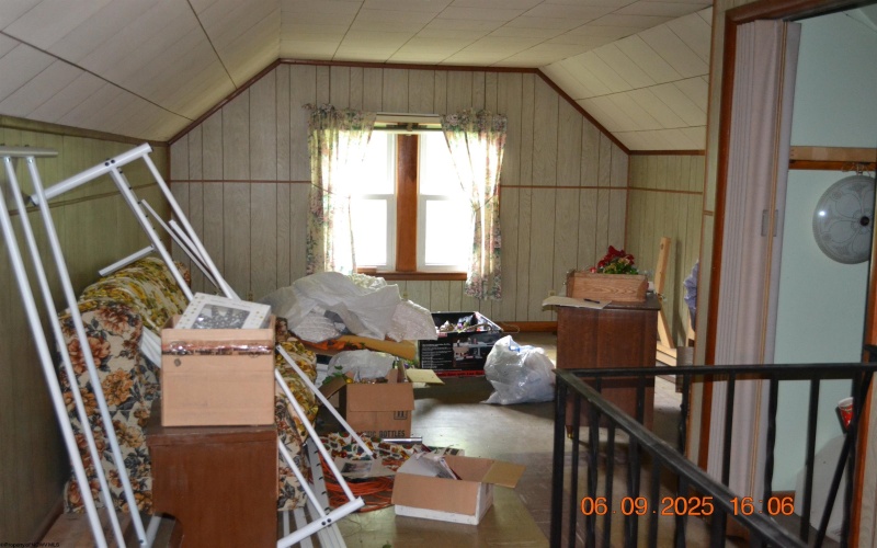 567 Center Avenue, Weston, West Virginia 26452, 4 Bedrooms Bedrooms, 8 Rooms Rooms,1 BathroomBathrooms,Single Family Detached,For Sale,Center,10159938