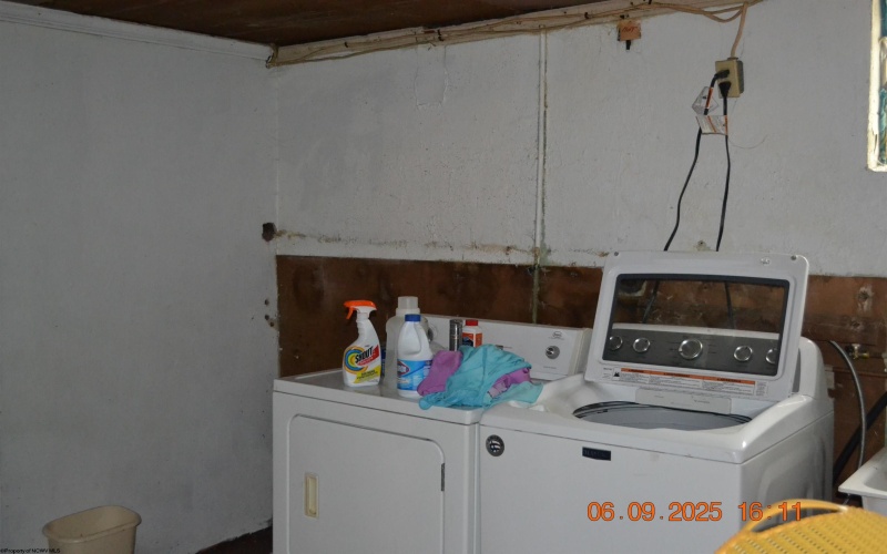 567 Center Avenue, Weston, West Virginia 26452, 4 Bedrooms Bedrooms, 8 Rooms Rooms,1 BathroomBathrooms,Single Family Detached,For Sale,Center,10159938