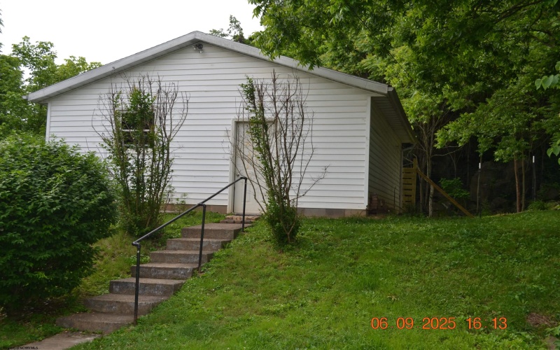567 Center Avenue, Weston, West Virginia 26452, 4 Bedrooms Bedrooms, 8 Rooms Rooms,1 BathroomBathrooms,Single Family Detached,For Sale,Center,10159938