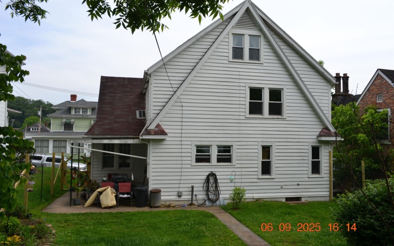 567 Center Avenue, Weston, West Virginia 26452, 4 Bedrooms Bedrooms, 8 Rooms Rooms,1 BathroomBathrooms,Single Family Detached,For Sale,Center,10159938