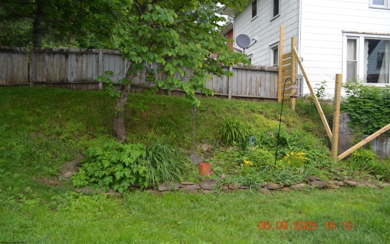 567 Center Avenue, Weston, West Virginia 26452, 4 Bedrooms Bedrooms, 8 Rooms Rooms,1 BathroomBathrooms,Single Family Detached,For Sale,Center,10159938