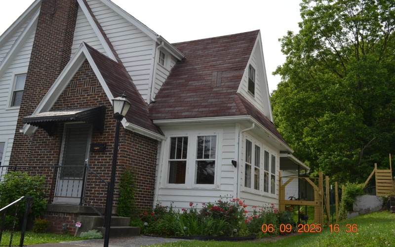 567 Center Avenue, Weston, West Virginia 26452, 4 Bedrooms Bedrooms, 8 Rooms Rooms,1 BathroomBathrooms,Single Family Detached,For Sale,Center,10159938