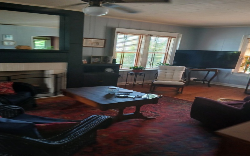 567 Center Avenue, Weston, West Virginia 26452, 4 Bedrooms Bedrooms, 8 Rooms Rooms,1 BathroomBathrooms,Single Family Detached,For Sale,Center,10159938