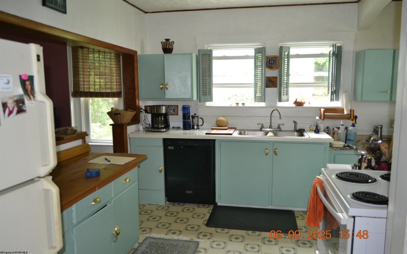 567 Center Avenue, Weston, West Virginia 26452, 4 Bedrooms Bedrooms, 8 Rooms Rooms,1 BathroomBathrooms,Single Family Detached,For Sale,Center,10159938