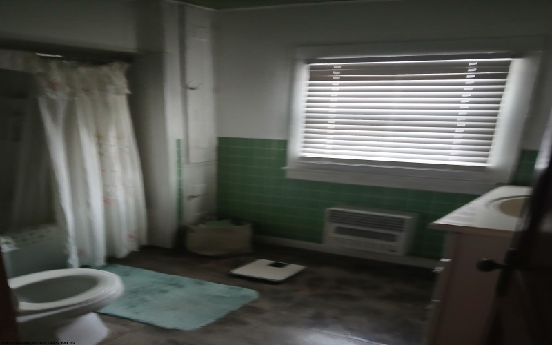 567 Center Avenue, Weston, West Virginia 26452, 4 Bedrooms Bedrooms, 8 Rooms Rooms,1 BathroomBathrooms,Single Family Detached,For Sale,Center,10159938