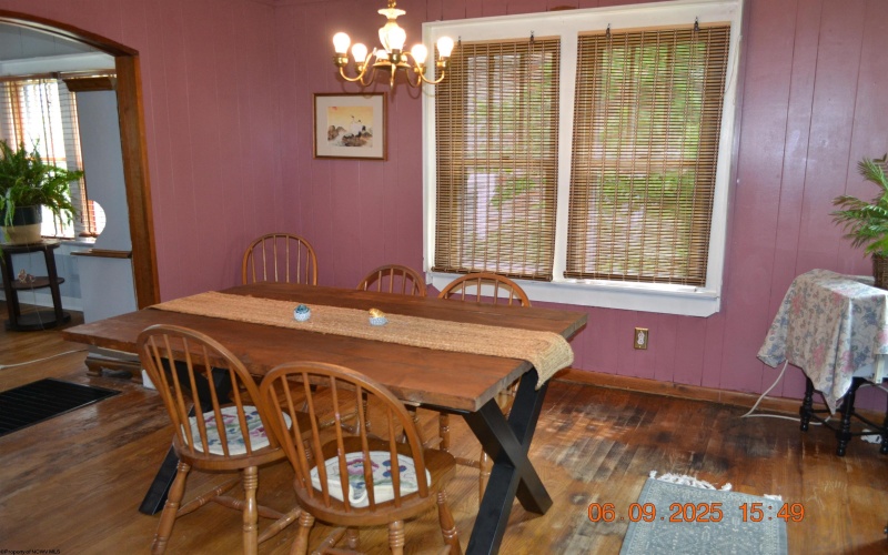 567 Center Avenue, Weston, West Virginia 26452, 4 Bedrooms Bedrooms, 8 Rooms Rooms,1 BathroomBathrooms,Single Family Detached,For Sale,Center,10159938