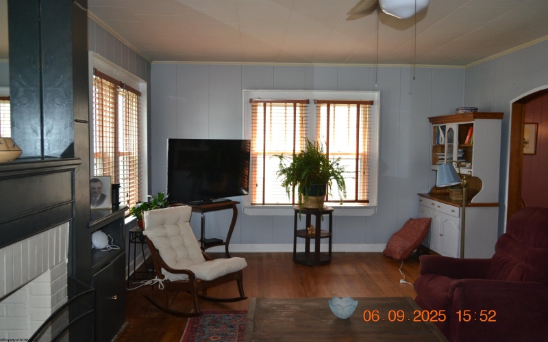 567 Center Avenue, Weston, West Virginia 26452, 4 Bedrooms Bedrooms, 8 Rooms Rooms,1 BathroomBathrooms,Single Family Detached,For Sale,Center,10159938