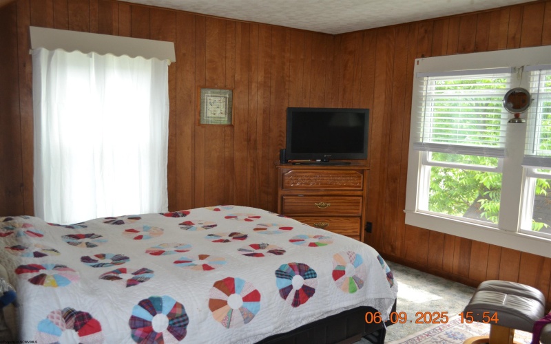 567 Center Avenue, Weston, West Virginia 26452, 4 Bedrooms Bedrooms, 8 Rooms Rooms,1 BathroomBathrooms,Single Family Detached,For Sale,Center,10159938