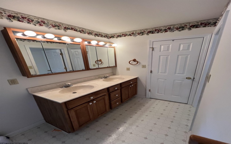 173 Edgewood Estates Road, Beverly, West Virginia 26253, 3 Bedrooms Bedrooms, 10 Rooms Rooms,2 BathroomsBathrooms,Single Family Detached,For Sale,Edgewood Estates,10159955