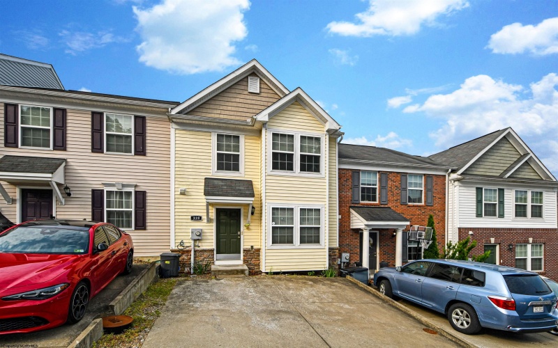 339 Falcon Run, Morgantown, West Virginia 26508, 3 Bedrooms Bedrooms, 8 Rooms Rooms,2 BathroomsBathrooms,Single Family Attached,For Sale,Falcon,10159941