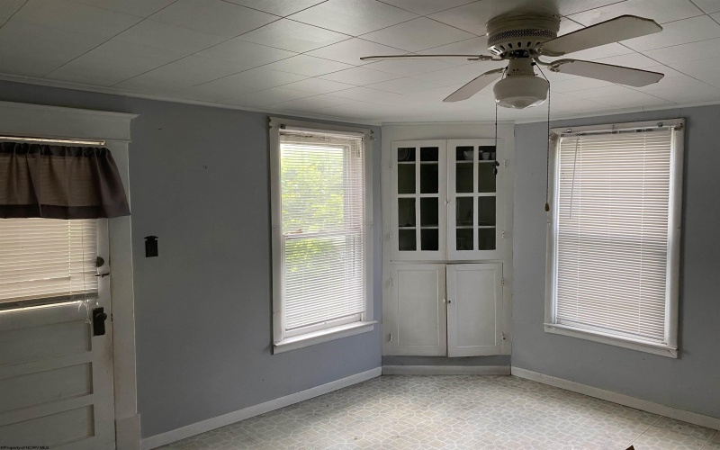 949 Washburn Street, Clarksburg, West Virginia 26301, 3 Bedrooms Bedrooms, 6 Rooms Rooms,2 BathroomsBathrooms,Single Family Detached,For Sale,Washburn,10159946