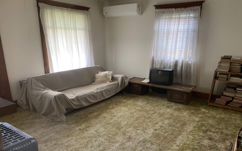 949 Washburn Street, Clarksburg, West Virginia 26301, 3 Bedrooms Bedrooms, 6 Rooms Rooms,2 BathroomsBathrooms,Single Family Detached,For Sale,Washburn,10159946