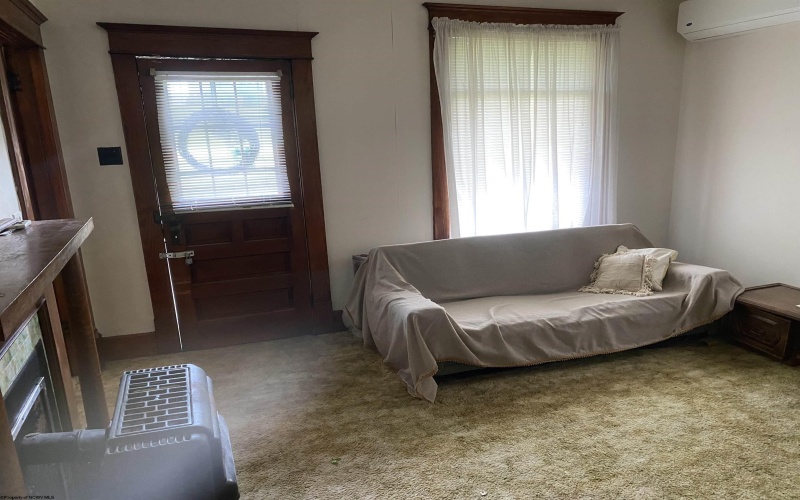 949 Washburn Street, Clarksburg, West Virginia 26301, 3 Bedrooms Bedrooms, 6 Rooms Rooms,2 BathroomsBathrooms,Single Family Detached,For Sale,Washburn,10159946