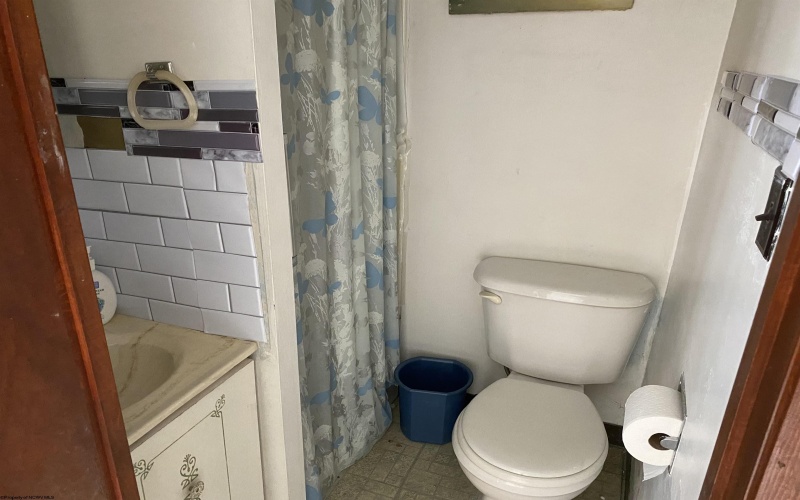 949 Washburn Street, Clarksburg, West Virginia 26301, 3 Bedrooms Bedrooms, 6 Rooms Rooms,2 BathroomsBathrooms,Single Family Detached,For Sale,Washburn,10159946