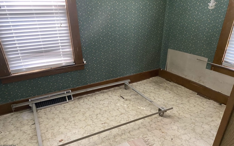 949 Washburn Street, Clarksburg, West Virginia 26301, 3 Bedrooms Bedrooms, 6 Rooms Rooms,2 BathroomsBathrooms,Single Family Detached,For Sale,Washburn,10159946