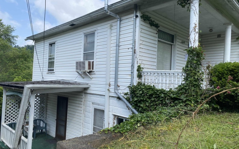 949 Washburn Street, Clarksburg, West Virginia 26301, 3 Bedrooms Bedrooms, 6 Rooms Rooms,2 BathroomsBathrooms,Single Family Detached,For Sale,Washburn,10159946