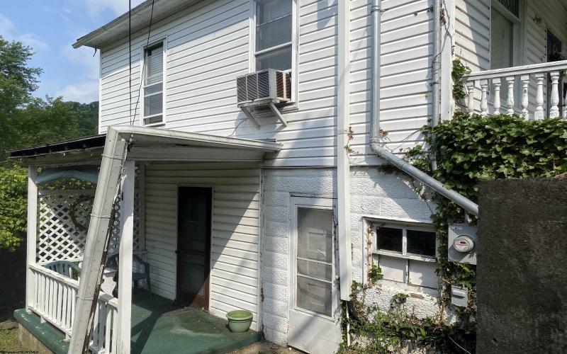 949 Washburn Street, Clarksburg, West Virginia 26301, 3 Bedrooms Bedrooms, 6 Rooms Rooms,2 BathroomsBathrooms,Single Family Detached,For Sale,Washburn,10159946