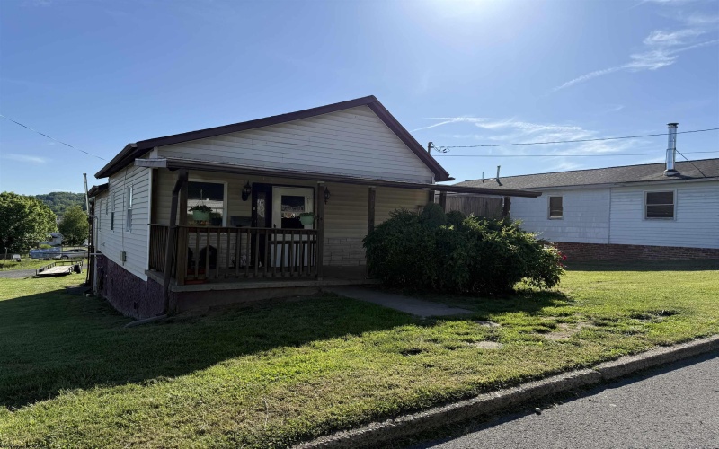 1705 Pride Avenue, Clarksburg, West Virginia 26301, 2 Bedrooms Bedrooms, 6 Rooms Rooms,1 BathroomBathrooms,Single Family Detached,For Sale,Pride,10159940