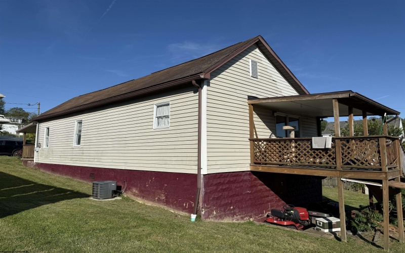 1705 Pride Avenue, Clarksburg, West Virginia 26301, 2 Bedrooms Bedrooms, 6 Rooms Rooms,1 BathroomBathrooms,Single Family Detached,For Sale,Pride,10159940