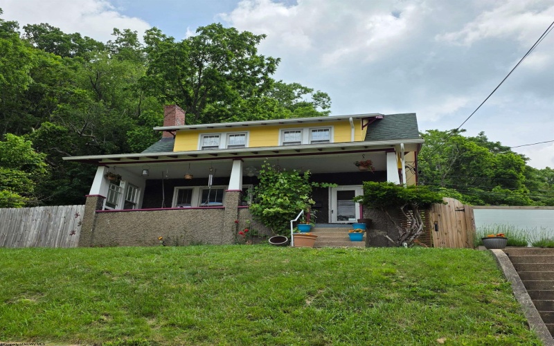 147 6th Street, Weston, West Virginia 26452, 3 Bedrooms Bedrooms, 6 Rooms Rooms,1 BathroomBathrooms,Single Family Detached,For Sale,6th,10159943