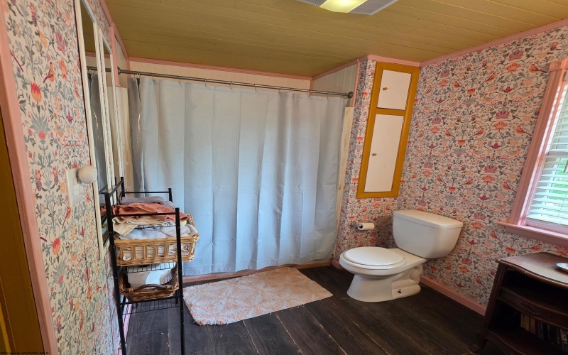 147 6th Street, Weston, West Virginia 26452, 3 Bedrooms Bedrooms, 6 Rooms Rooms,1 BathroomBathrooms,Single Family Detached,For Sale,6th,10159943