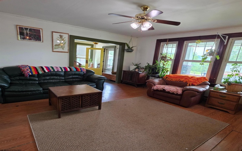 147 6th Street, Weston, West Virginia 26452, 3 Bedrooms Bedrooms, 6 Rooms Rooms,1 BathroomBathrooms,Single Family Detached,For Sale,6th,10159943