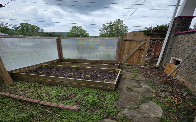 147 6th Street, Weston, West Virginia 26452, 3 Bedrooms Bedrooms, 6 Rooms Rooms,1 BathroomBathrooms,Single Family Detached,For Sale,6th,10159943