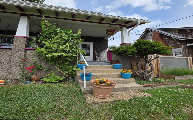 147 6th Street, Weston, West Virginia 26452, 3 Bedrooms Bedrooms, 6 Rooms Rooms,1 BathroomBathrooms,Single Family Detached,For Sale,6th,10159943