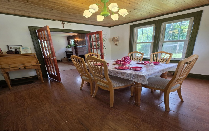 147 6th Street, Weston, West Virginia 26452, 3 Bedrooms Bedrooms, 6 Rooms Rooms,1 BathroomBathrooms,Single Family Detached,For Sale,6th,10159943