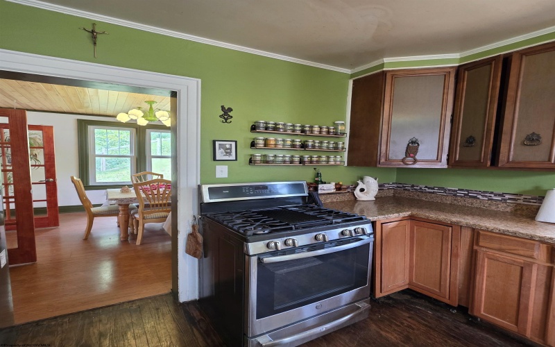 147 6th Street, Weston, West Virginia 26452, 3 Bedrooms Bedrooms, 6 Rooms Rooms,1 BathroomBathrooms,Single Family Detached,For Sale,6th,10159943