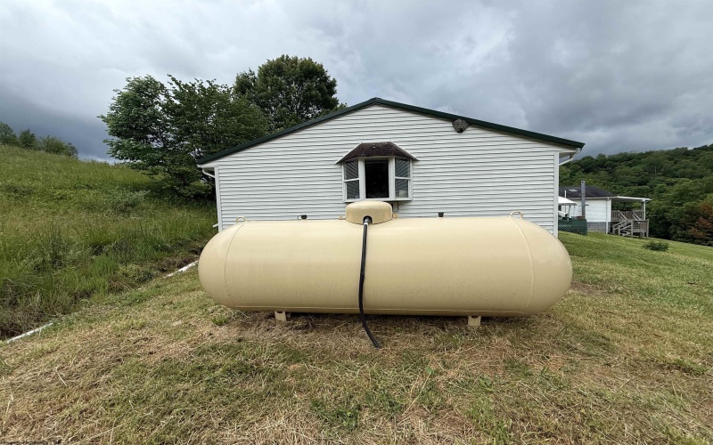 223 Vinegar Hill Road, Fairmont, West Virginia 26554, 2 Bedrooms Bedrooms, 8 Rooms Rooms,1 BathroomBathrooms,Single Family Detached,For Sale,Vinegar Hill,10159947