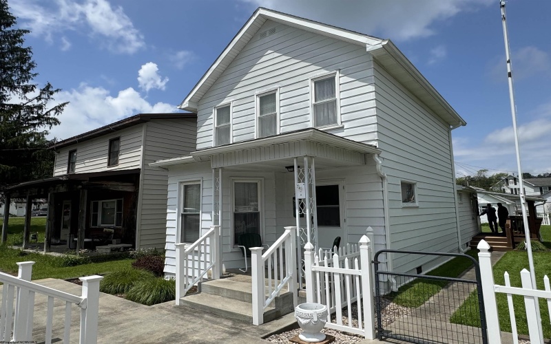 262 Henry Avenue, Davis, West Virginia 26260, 2 Bedrooms Bedrooms, 5 Rooms Rooms,1 BathroomBathrooms,Single Family Detached,For Sale,Henry,10159957