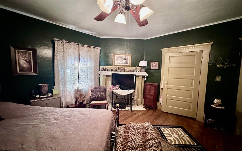 418 Hood Avenue, Shinnston, West Virginia 26431, 5 Bedrooms Bedrooms, 10 Rooms Rooms,2 BathroomsBathrooms,Single Family Detached,For Sale,Hood,10159956