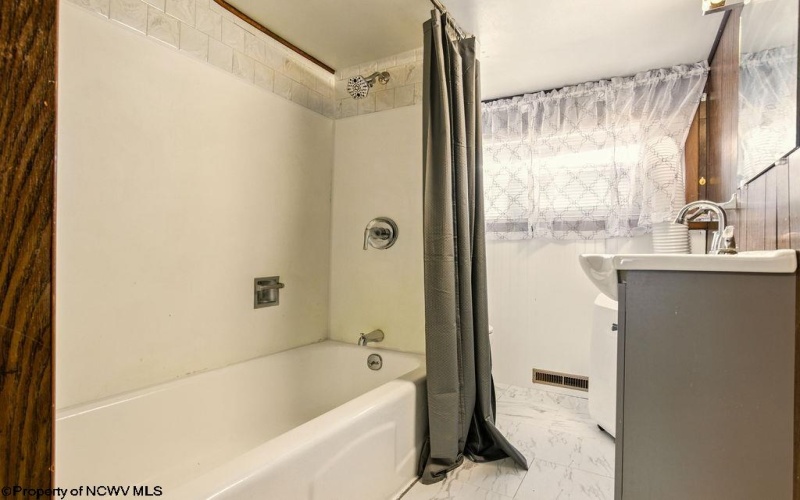 306 Clark Street, Fairmont, West Virginia 26554, 2 Bedrooms Bedrooms, 4 Rooms Rooms,1 BathroomBathrooms,Single Family Detached,For Sale,Clark,10159976