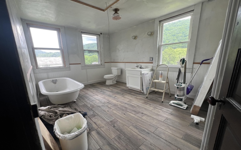 115 Walnut Street, Rowlesburg, West Virginia 26425, 3 Bedrooms Bedrooms, 7 Rooms Rooms,2 BathroomsBathrooms,Single Family Detached,For Sale,Walnut,10159974